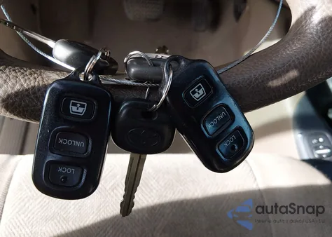 2004 Toyota Sequoia Sr5 V8 z USA, uszkodzony, nr VIN 5TDBT44A64S224063